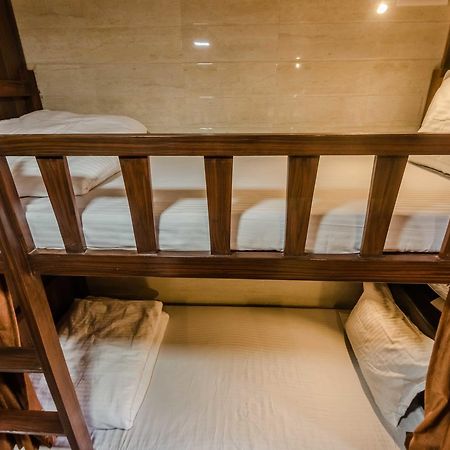 Awesome Dormitory - Men Only Bombaj Zewnętrze zdjęcie
